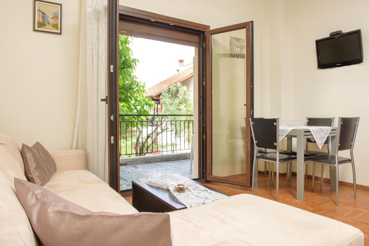 Dili Apartments Иериссос Экстерьер фото
